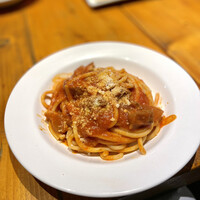 トラットリア ダイ パエサーニ - 豚バラのトマト煮ソース ブカティーニ