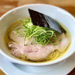 会津ばんだいラーメン - 気まぐれ限定  本枯れ節と鮭節らぁ麺（塩）　950円