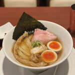 酒肴場 屯 - 津軽煮干し中華蕎麦（味玉入り）¥900