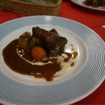 パンチャピエーナ - メインの牛ほほのワイン煮