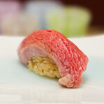 おにく 花柳 - ◆和牛シンシンの握り寿司。マグロみたいに溶ける。