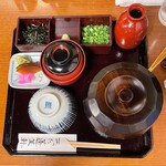 あつた蓬莱軒 本店 - 薬味も漬け物もお澄ましもおいしい