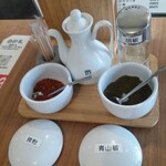 CHINESE DINING 瑞 - 卓上の青山椒に辣粉など