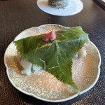 鮨 三心 - 葉っぱはかざり