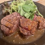 伊酒屋ヴェッキオ - 分厚いけど柔らかいステーキ