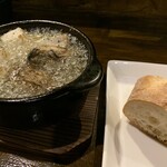 MILLE FIORI - カマンベールチーズと広島県産牡蠣のアヒージョ