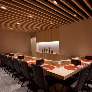 A modern Japanese space that anyone can easily visit. Counter seats are recommended