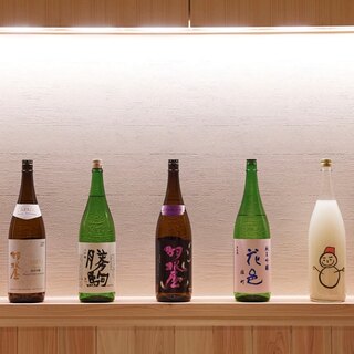 地の物には地のお酒を。富山の地酒など種類豊富な日本酒が自慢