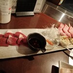 Hodori - きれいな盛り付け。タンとハツのコントラストも絵になります。おじさんはインスタ映えとは言いません。