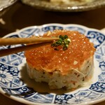 A must-try delicious potato salad topped with salmon roe! A small shop where adult drinkers can casually drop by.