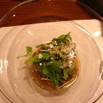 Nagomidokoro Otokoyama - 牛肉の上にセロリ等のお野菜がたっぷり。