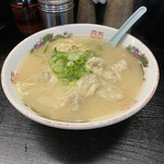 Ippachi Ramen - ワンタン麺全景。