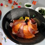 Bicolor bowl of yellowtail and salmon