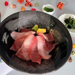 Bicolor bowl of yellowtail and tuna