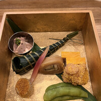 赤坂 菊乃井 - 昼懐石１５７３００円。鯛粽寿司、鱒南蛮漬け、鯛子落雁、枝豆、酢取り茗荷、鯛肝しぐれ煮、的穴子、小芋絹かつぎ。鯛肝しぐれ煮が濃厚でとーっても美味しかったです（╹◡╹）（╹◡╹）