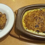 サイゼリヤ - 人気メニューのドリアと辛味チキン。自分にはどっちもイマイチ