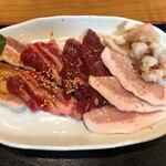 Gensen Wagyuu Yakiniku Tabehoudai Shingyuukan - どれがどのお肉かの説明はない