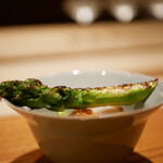 炎水 - アスパラのあぶらに乗せて綺麗に響いていくえんみ。そして炭火の香ばしさが堪らない。