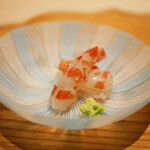 炎水 - ◎天然車海老（愛知）
      軽く湯切りした程度のレアさはムチムチ感からサクサクと食感を変える。香りと甘みが一気に引き出され、車海老としての美味さに満ちる。