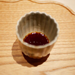 炎水 - 特別に割る前のかえしを頂きました。
      強い甘みにギュッと詰まった芯のある旨味。
      これだけで皆さんお酒が進んでました笑