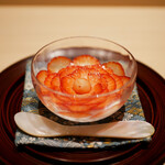 炎水 - ●甘味
      完熟いちご「あまりん（埼玉）」薄造り