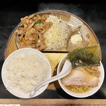 信濃神麺 烈士洵名 - 焼肉定食セット 1300円
            2023年5月9日