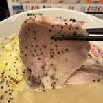 麺や 鳥の鶏次 - (✿´꒳`)ﾉ°+.*叉焼あっぷ