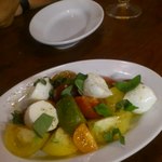 オステリア・ウネット - カプレーゼ　680円