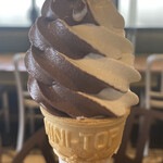 クレープリー カフェ シュクレ - ソフトクリーム（北海道ミルク&リッチショコラ）