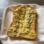 長屋門珈琲カフェ・ティカル - エッグトースト。飾り気もなく、何の変哲もないように見えるがトーストの焼き具合がまさにどストライク