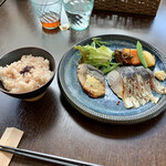バルバルキッチンアメリ - SABA盛りランチ(¥980)のごはんとメイン