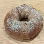 内橋 BREAD SHOP STUDIO - 漬け込みグランベリー＆ウォルナッツ　北海道十勝クリームチーズ