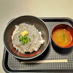 田子の浦港 漁協食堂 - 味噌汁も付いてます。