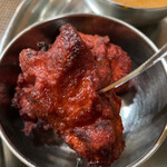 アムダスラビー - チキン65は南印のスパイシー鶏唐揚げ
            鶏肉がカラリッと揚がり、軽めにピリッと辛味が効く