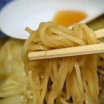 西新井ラーメン - 思った通りの固茹で中華麺。1.5玉位有りそう(^_^;)