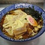 西新井ラーメン - パーフェクトなワンタン麺。550円♪