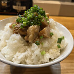 麺道六善 - 味噌焼豚丼350円