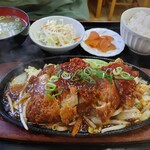まんぷく - チキンペッパー鉄板焼定食（870円）