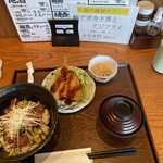 Hyakkan - 週替わりランチ、鮪アボガド丼