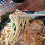 横浜家系ラーメン 黒田家 - ストレート太麺