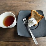 チャパレ - 食後のほうじ茶と日替わりデザート(ほうじ茶シフォンケーキ)