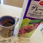 みやぎ生協 - ドリンク写真:〈コープグレープジュース〉水筒に200mlうつしたけど、800mlをその場で飲みましたミャ・・・