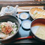 Izakaya Sakana Tori - ■肴とり丼　¥800税込
                        ※ネギトロ丼、味噌汁、天ぷら3種、お出汁(茶漬け用)