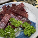 クラフト酒場 高角 - ほのかな塩気がビールにぴったりの「猪肉ジャーキー」。