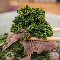 おかもと - お肉に目いっぱい載せて、口もフルオープン♪