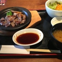 和牛料理 要 - ステーキ定食(100g)