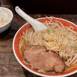 らーめん てら - にんにく醤油　普通盛　にんにく少なめ　あとは全て普通