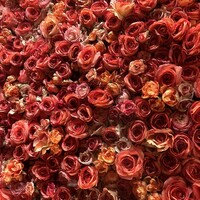 完全個室鮨和食かなうS - 華という個室。壁一面薔薇。