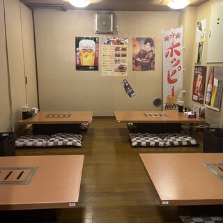 The tatami-style seats have the atmosphere of a popular Izakaya (Japanese-style bar), even if you are bringing children.