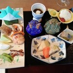 浅草むぎとろ - 十六々彩膳。鮮やかですね。